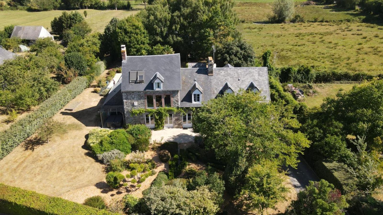 Gîte de charme "La Maison Saint-Leonard" avec piscine, SPA, vue sur le Mont Saint-Michel