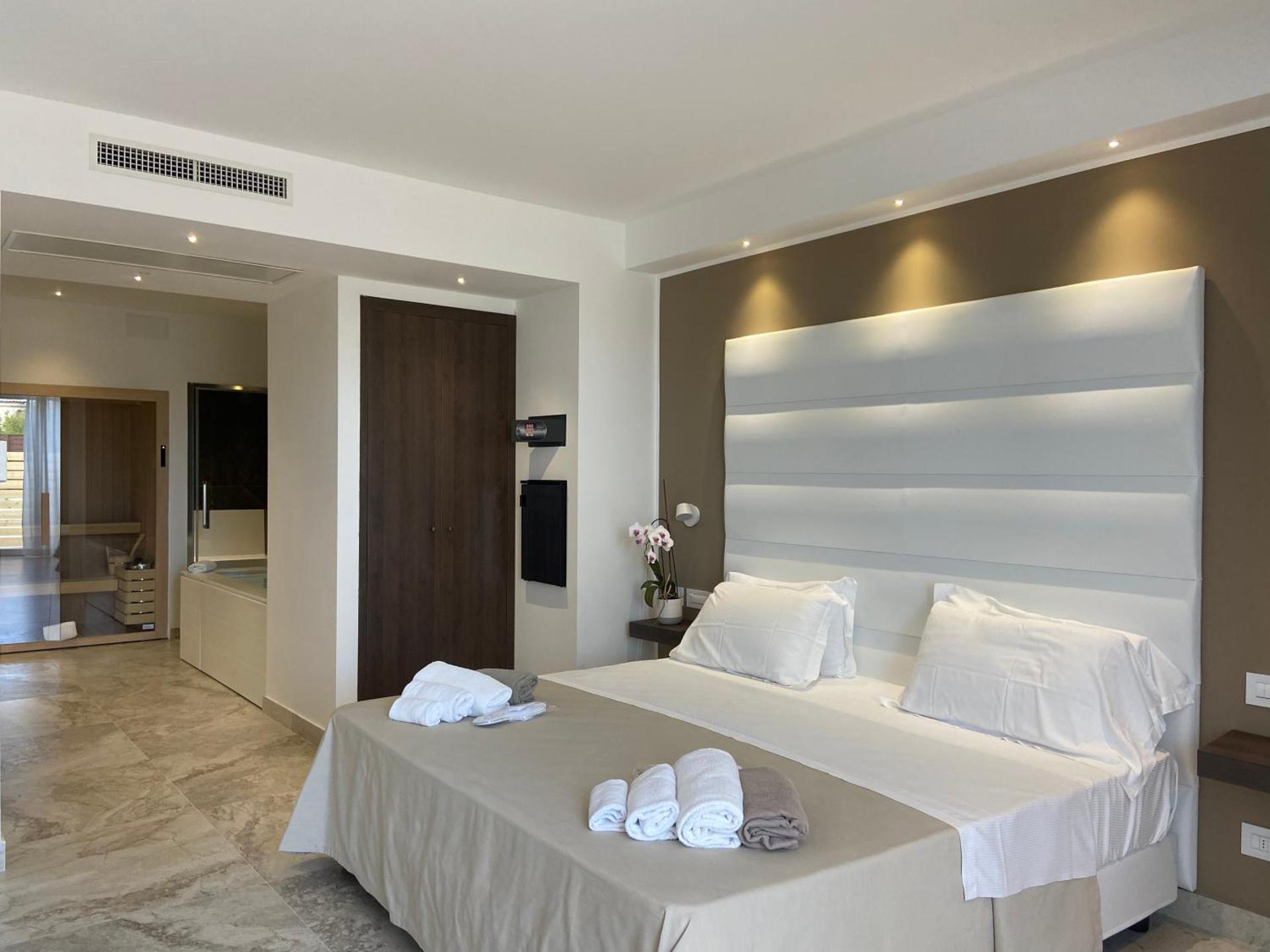 Queen Room with Spa Bath