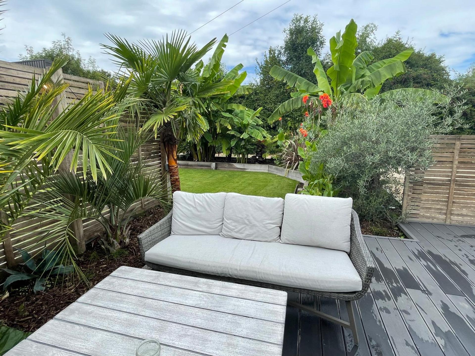 Relaxing guest house with Jacuzzi & boat hire