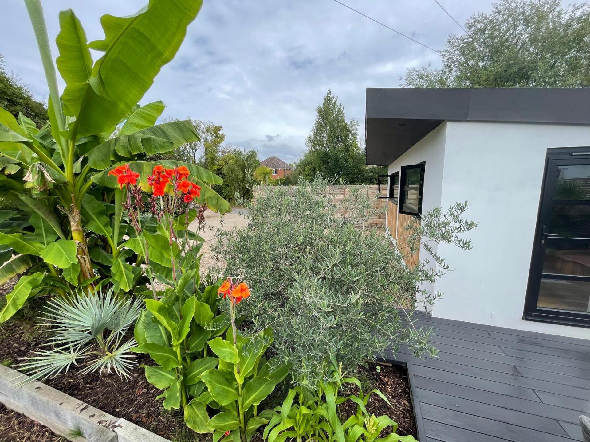 Relaxing guest house with Jacuzzi & boat hire