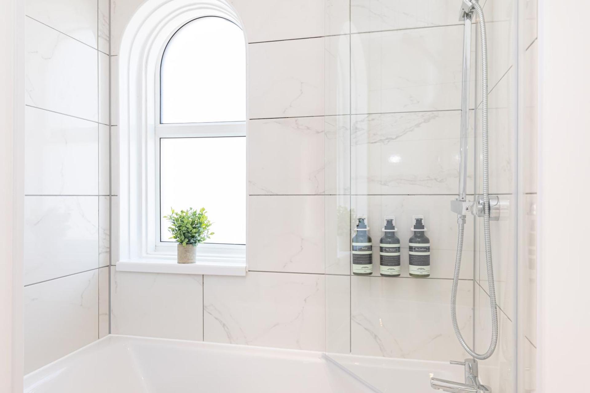 Westview Cottage bikes/chef/hot tub