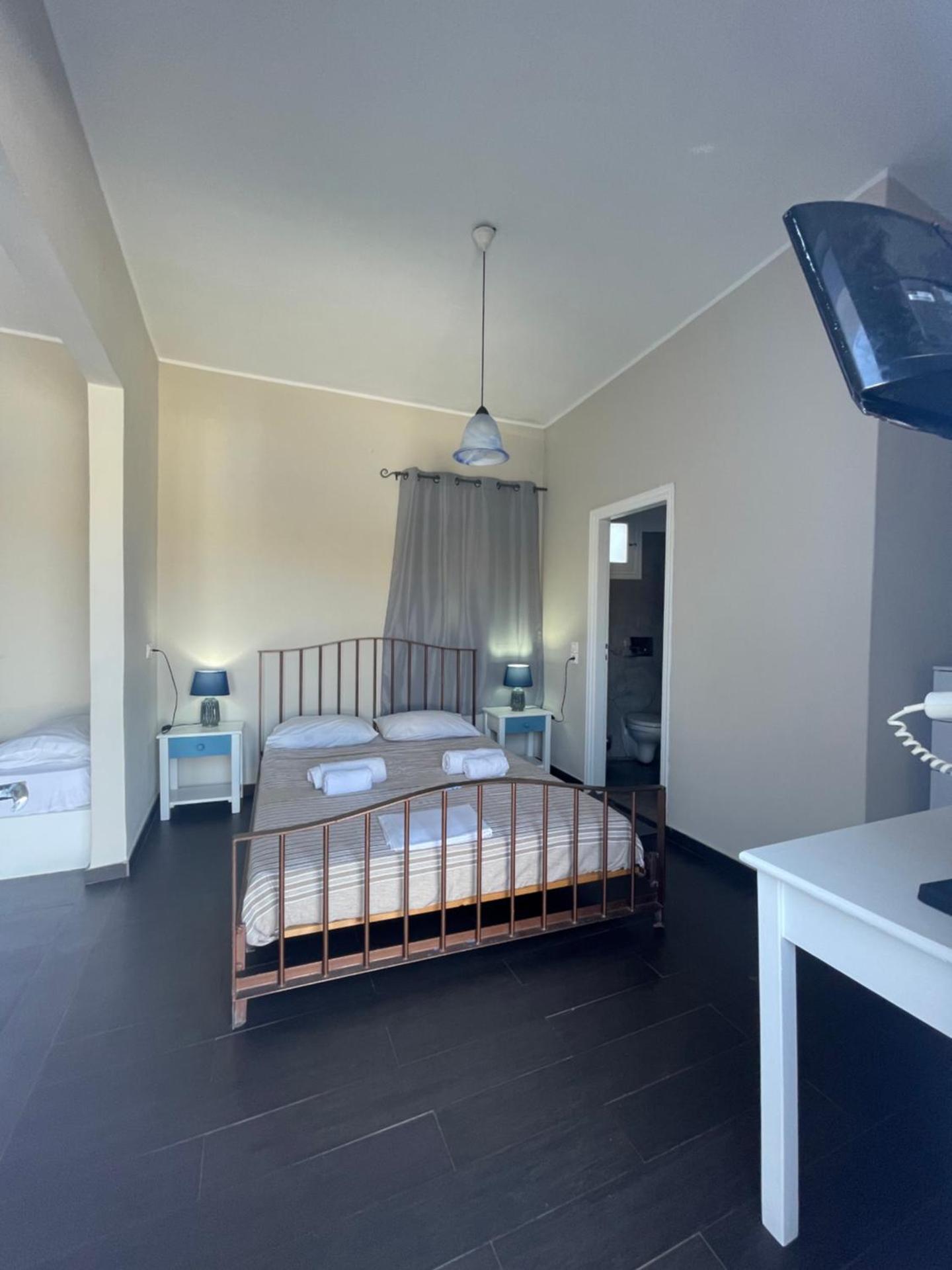 AEGEAN VIEW SEASIDE ROOMS AND STUDIOS KEA