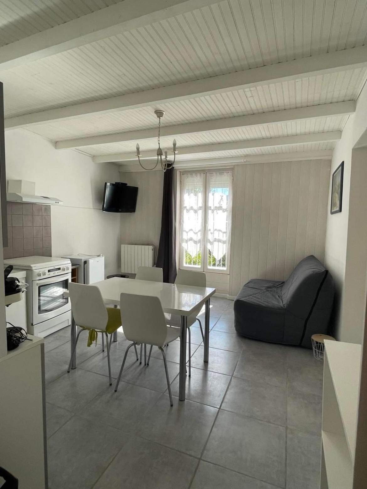 meublé 40m2 classé 2 étoiles. Lumineux les Mées 04190