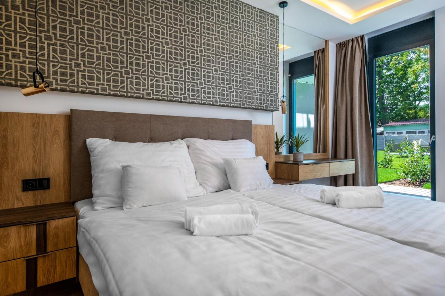 Suite with Pool View