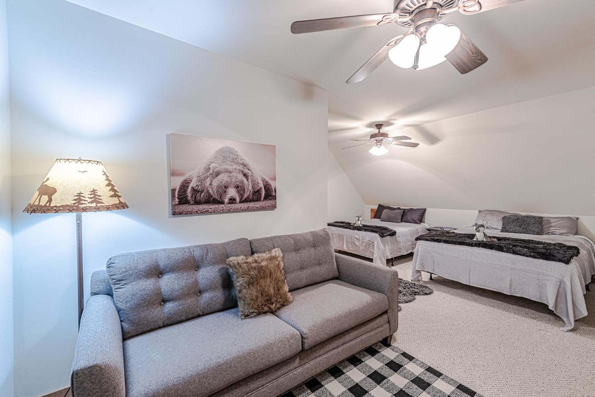 Bear Pause Cabin 3 BR/3BA Amazing view of the Lake