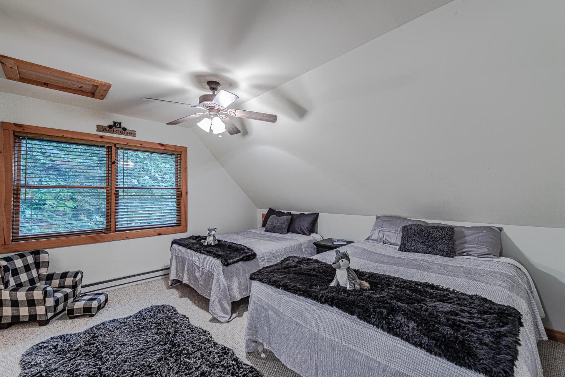 Bear Pause Cabin 3 BR/3BA Amazing view of the Lake