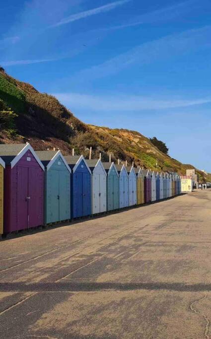 Beach home with garden, close to New Forest