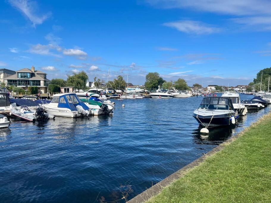 Beach home with garden, close to New Forest