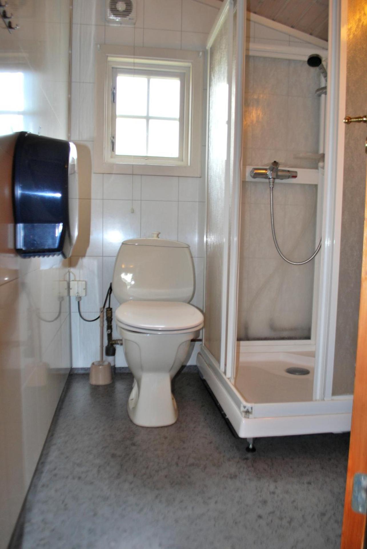 One-Bedroom Cottage with Private Bathroom