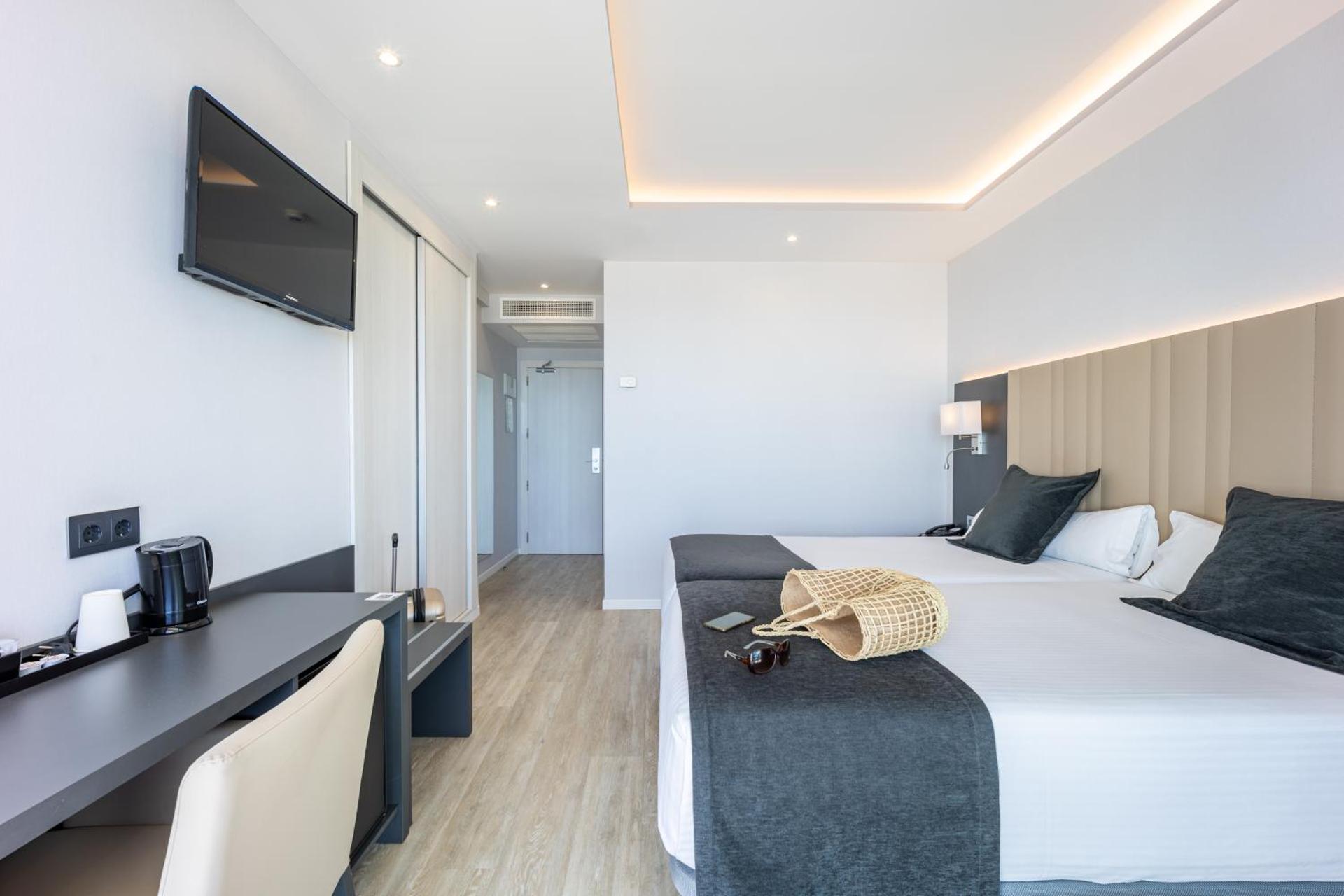 Premium Double or Twin Room with Front Sea View (1 Adult)