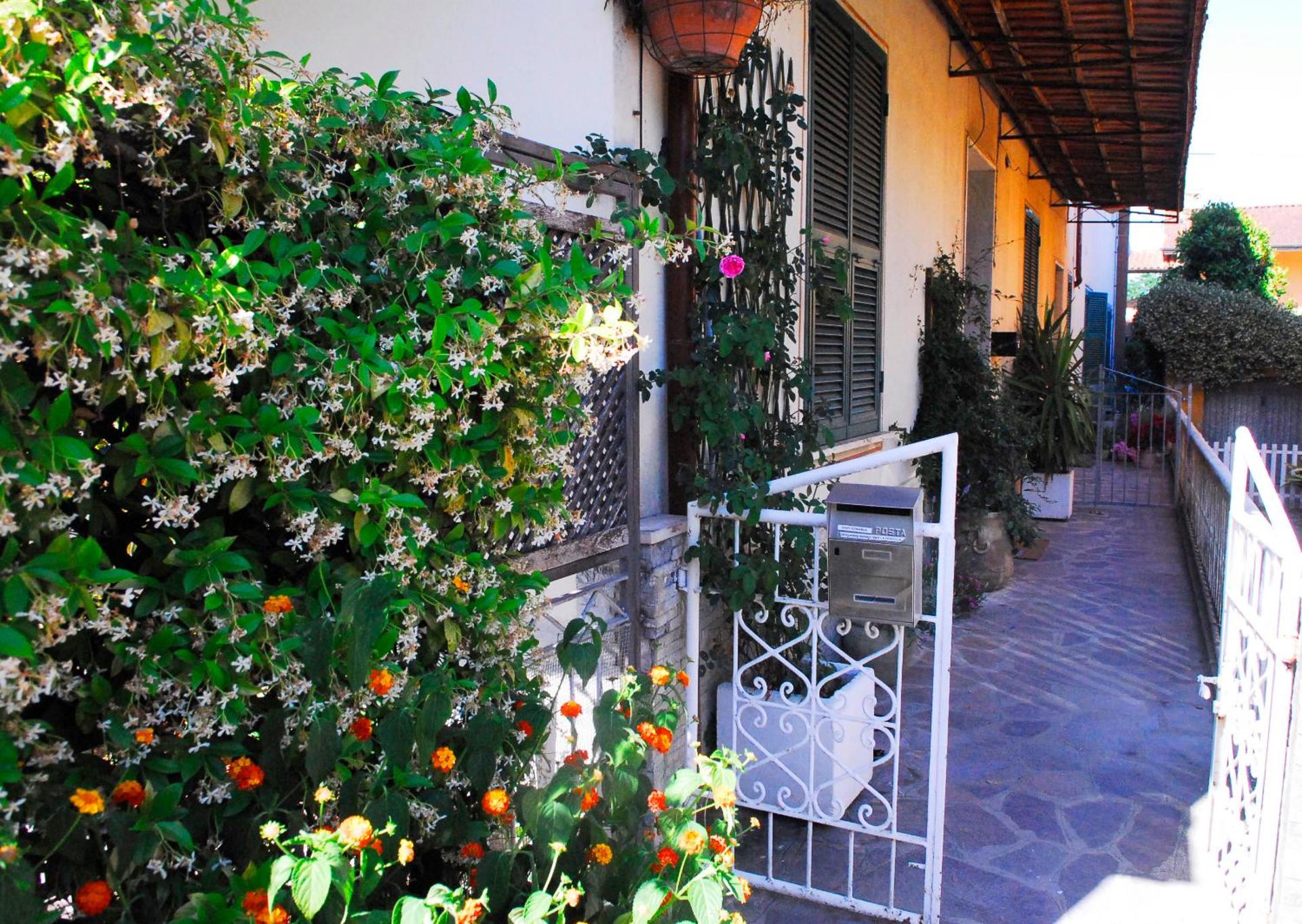 La Pergola Private Parking