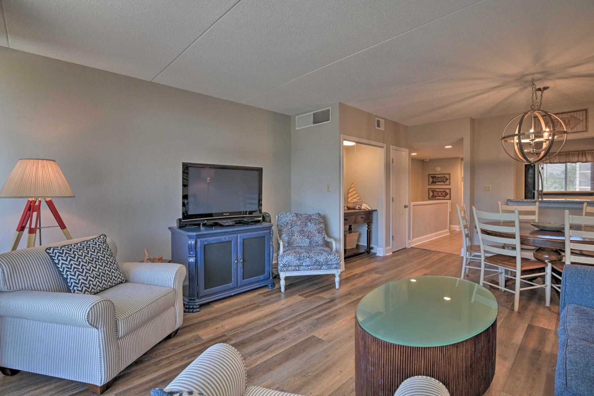 Pawleys Island Condo Retreat with Beach Access!