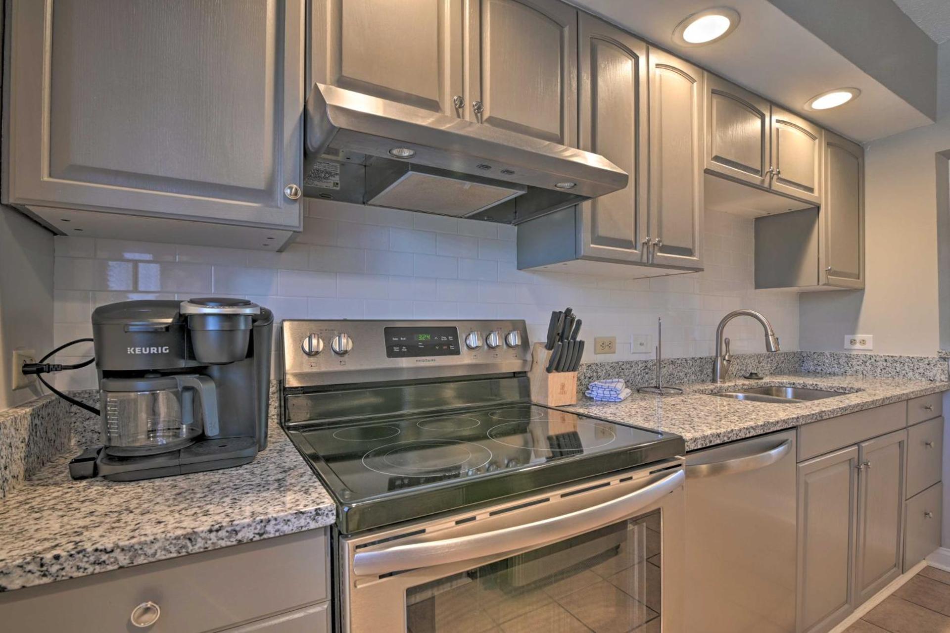 Pawleys Island Condo Retreat with Beach Access!