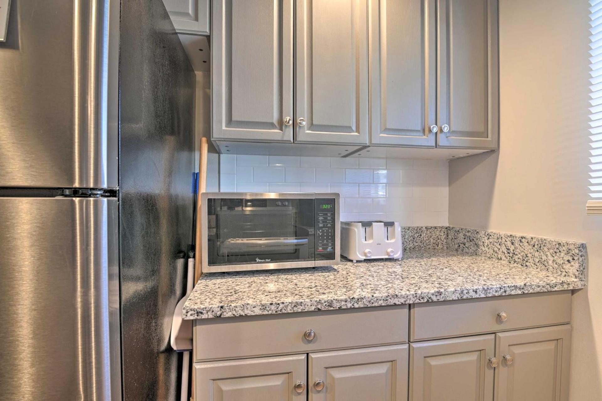 Pawleys Island Condo Retreat with Beach Access!