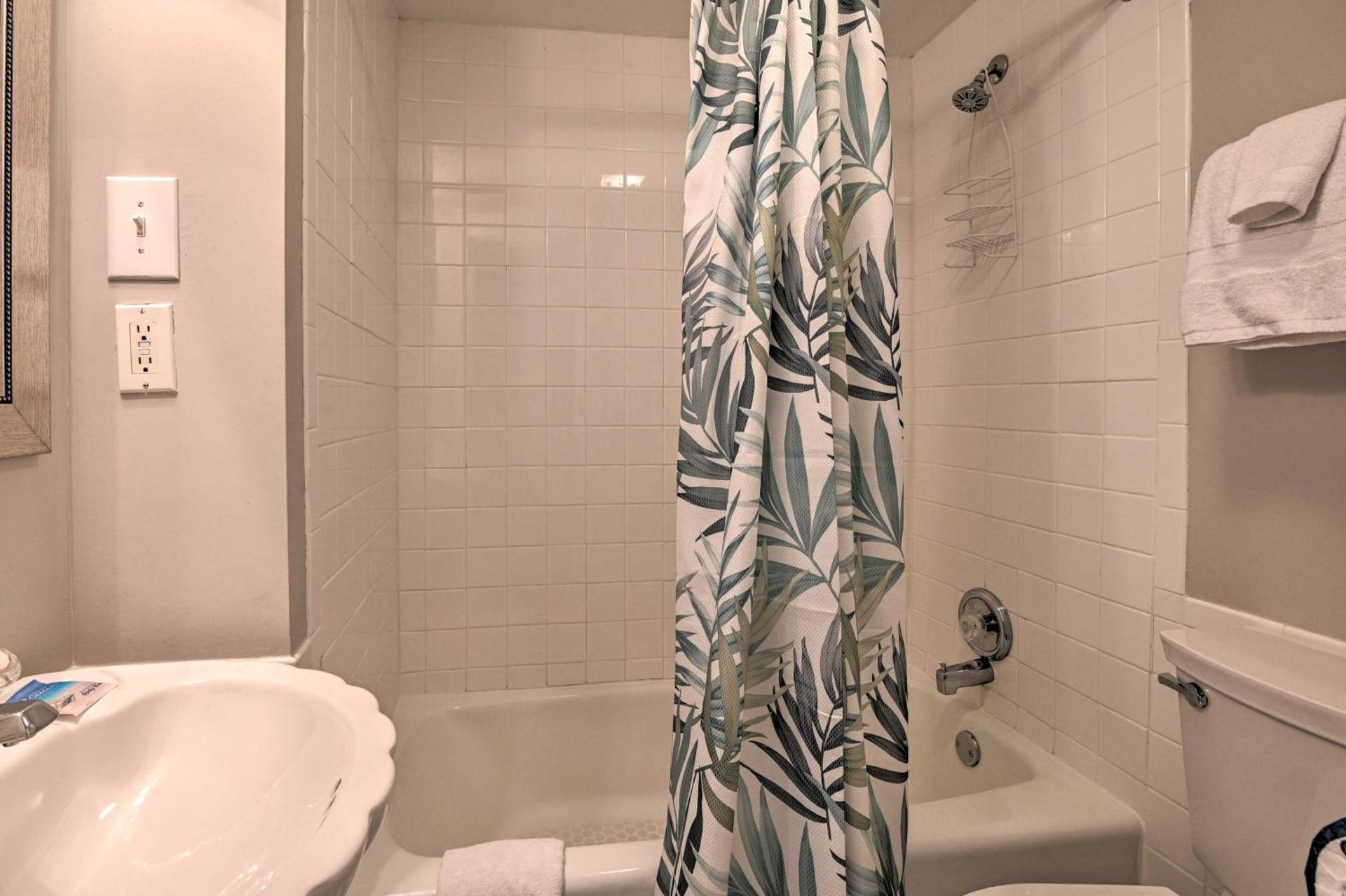 Pawleys Island Condo Retreat with Beach Access!