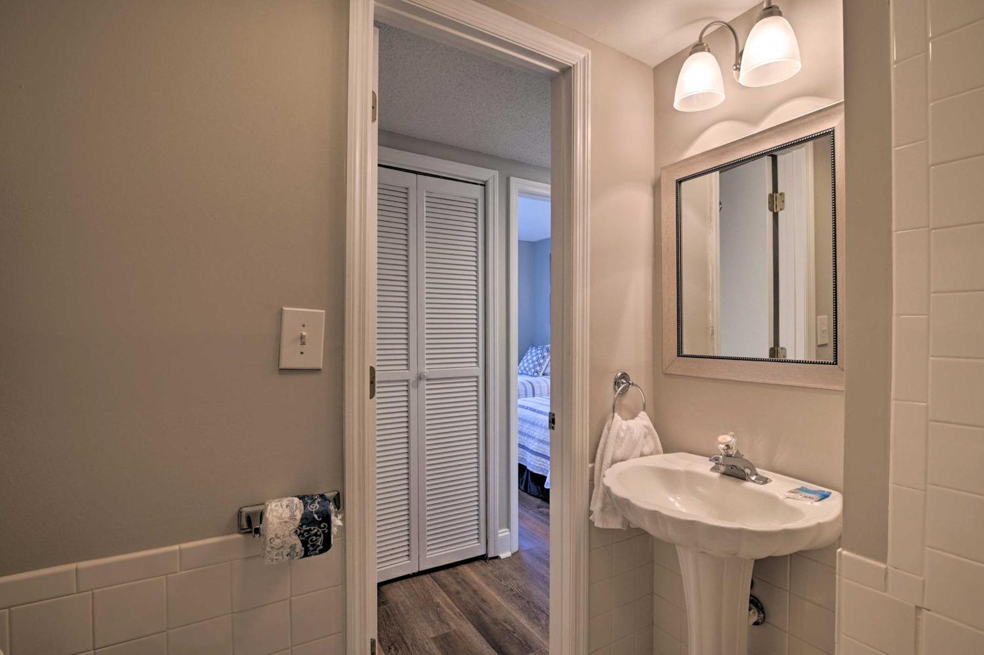 Pawleys Island Condo Retreat with Beach Access!