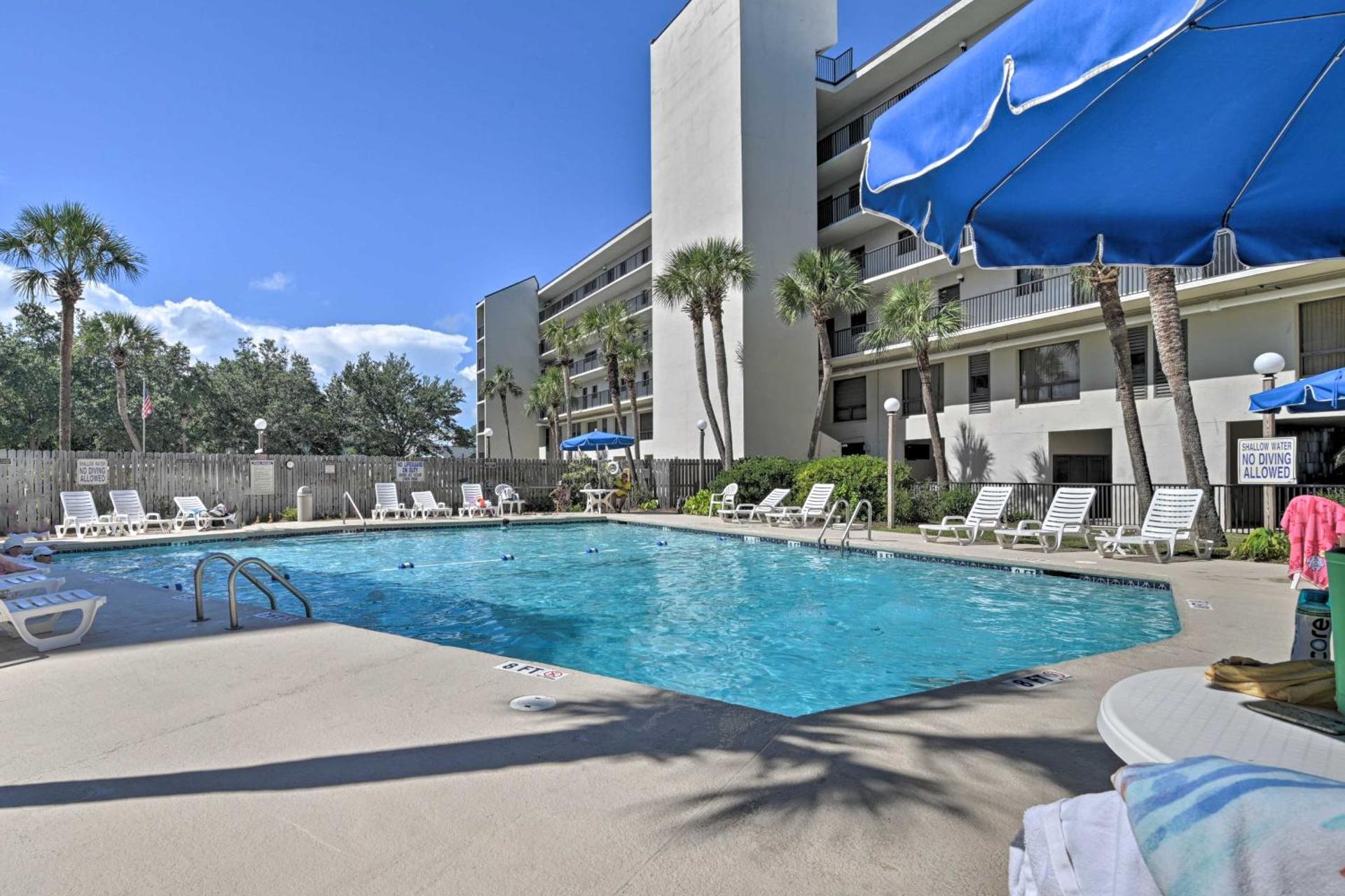 Pawleys Island Condo Retreat with Beach Access!