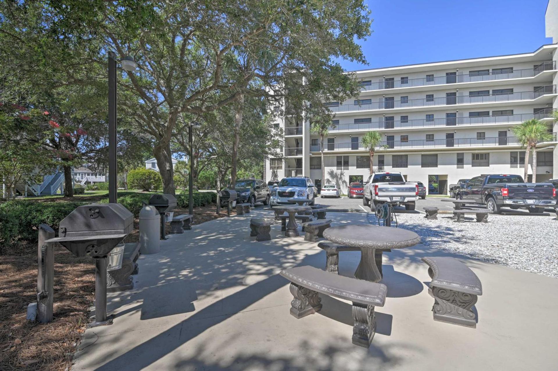 Pawleys Island Condo Retreat with Beach Access!