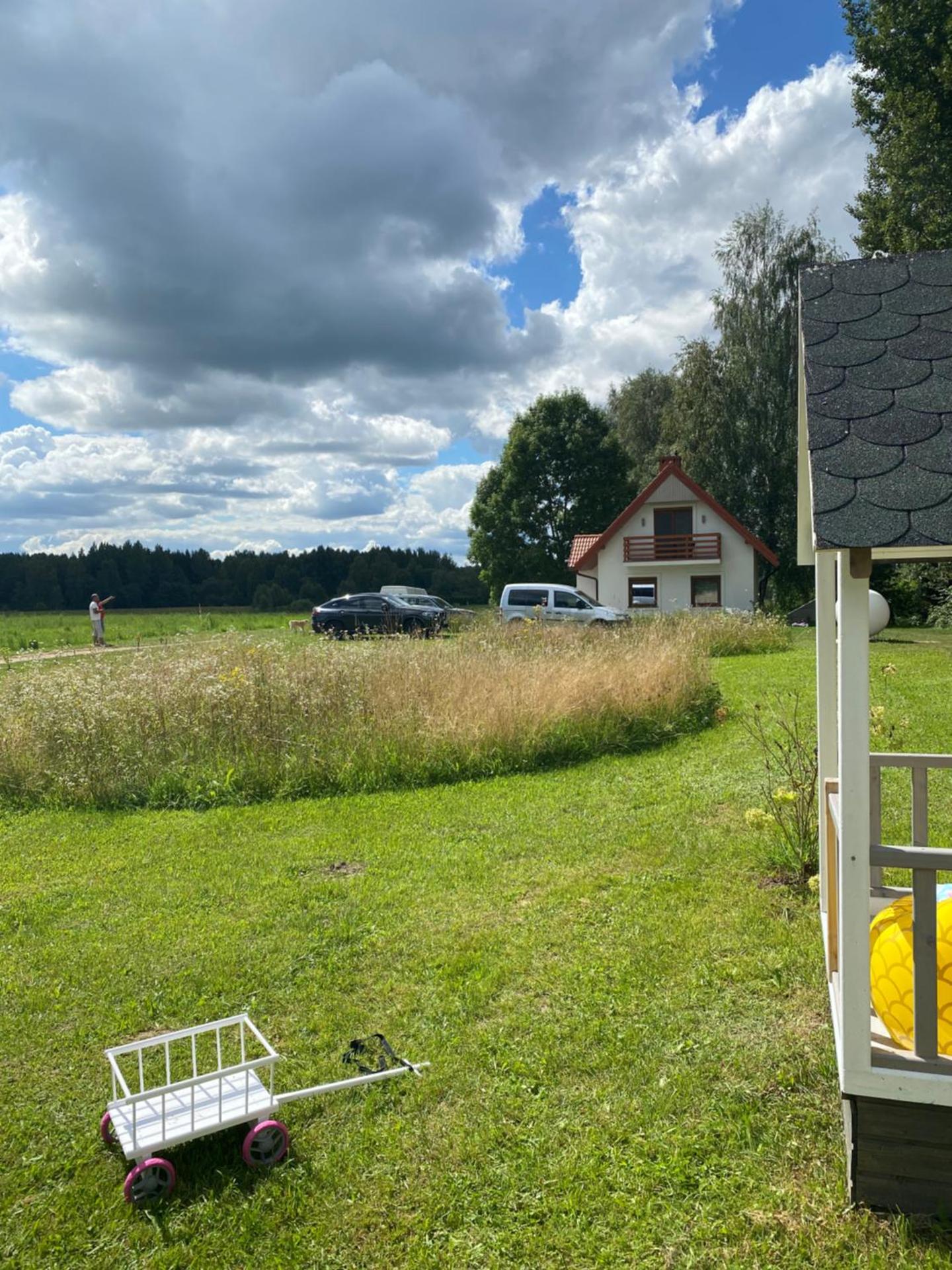 Caloroczny domek letniskowy ze stawem