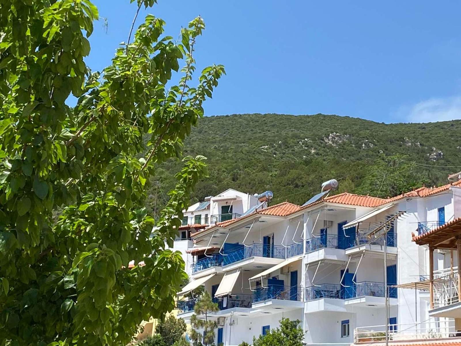 Matina Apartments Tyros