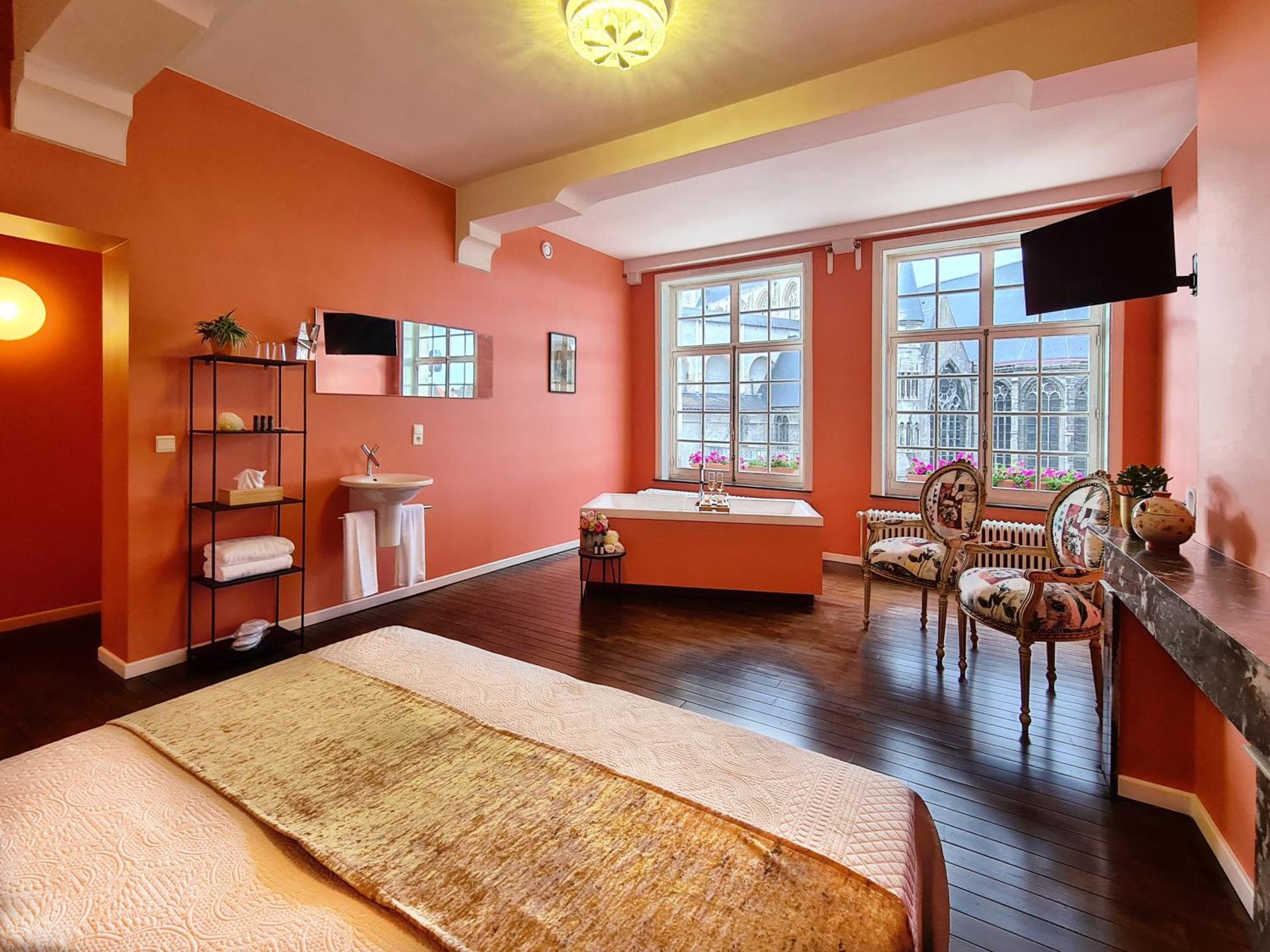 Photo of the whole room