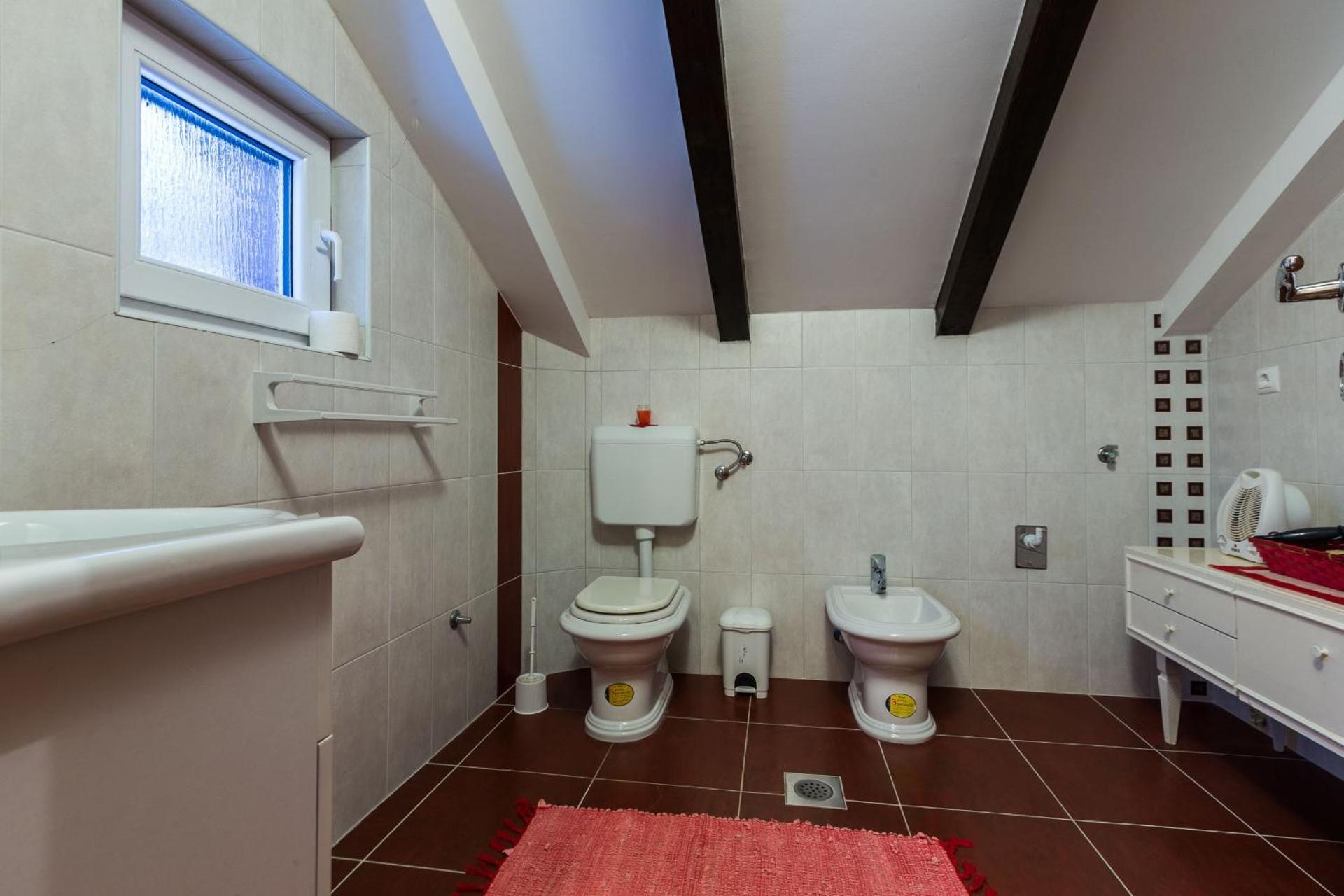 Nina Holiday Home with a heated pool