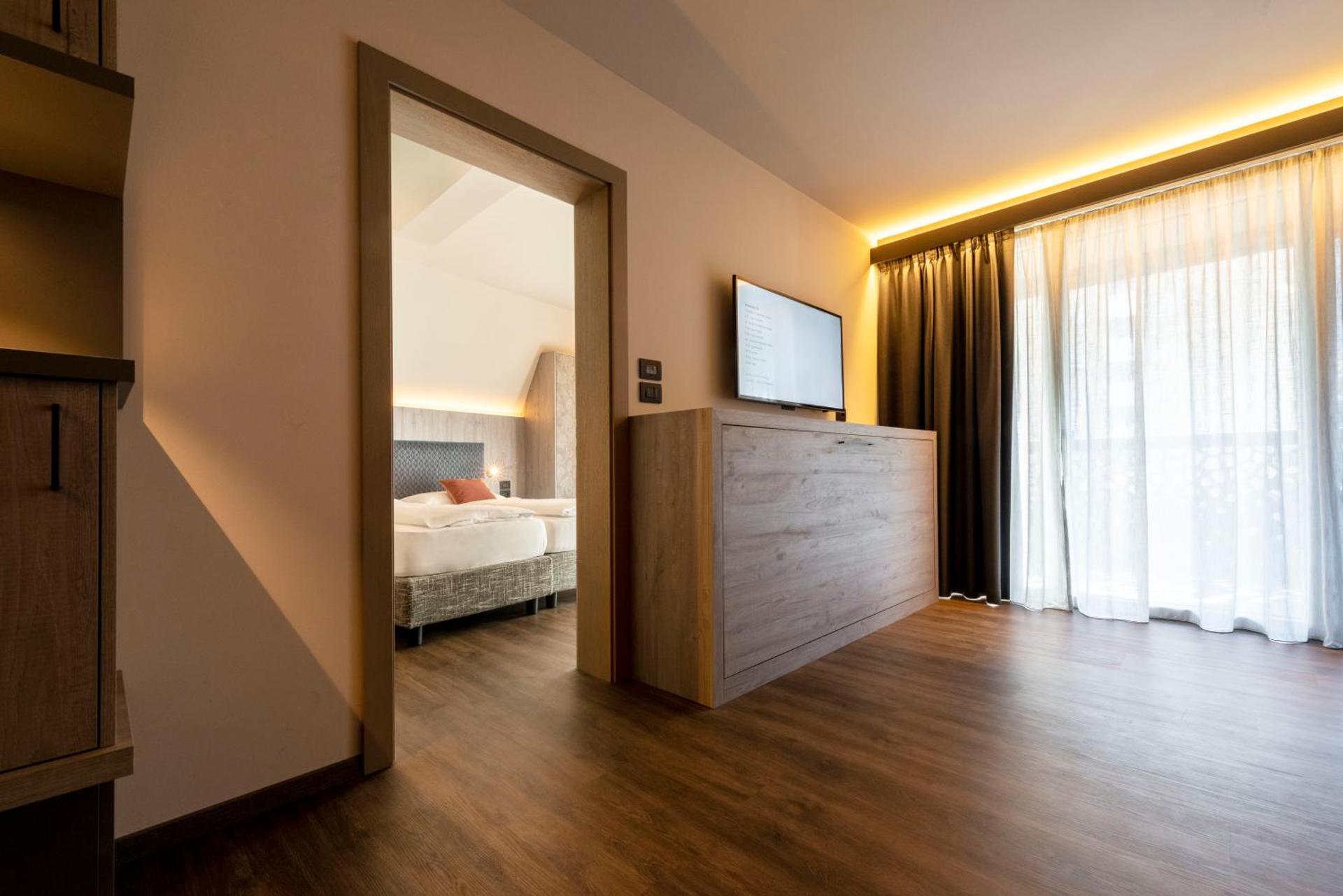 Communal lounge/ TV room