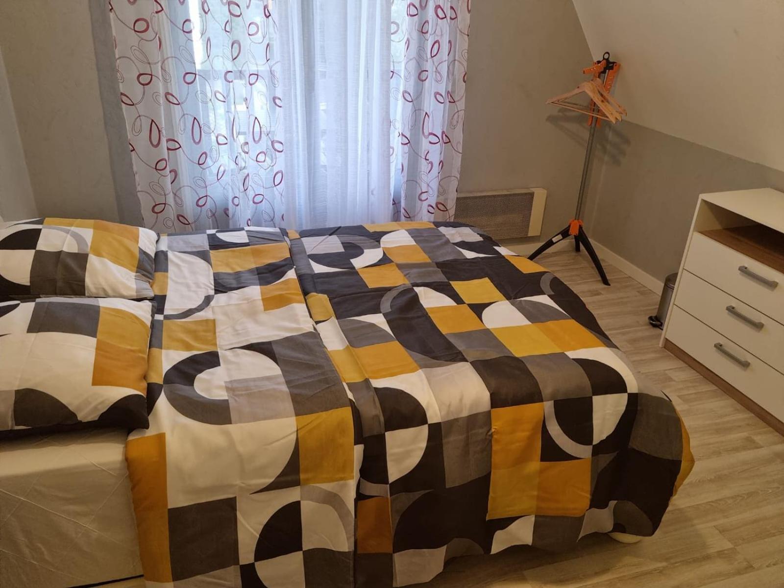 Belle chambre avec balcon