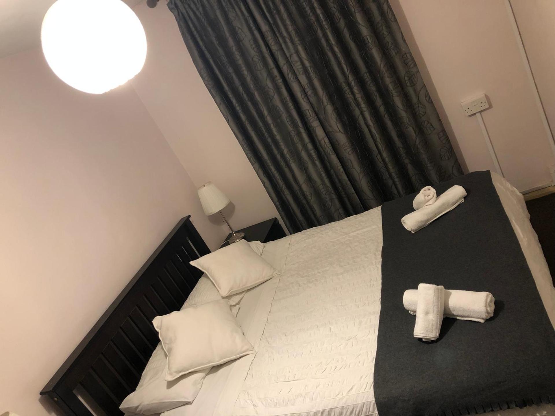 1 Bed-Sleeps 4-Free Parking-15 Min to Putney