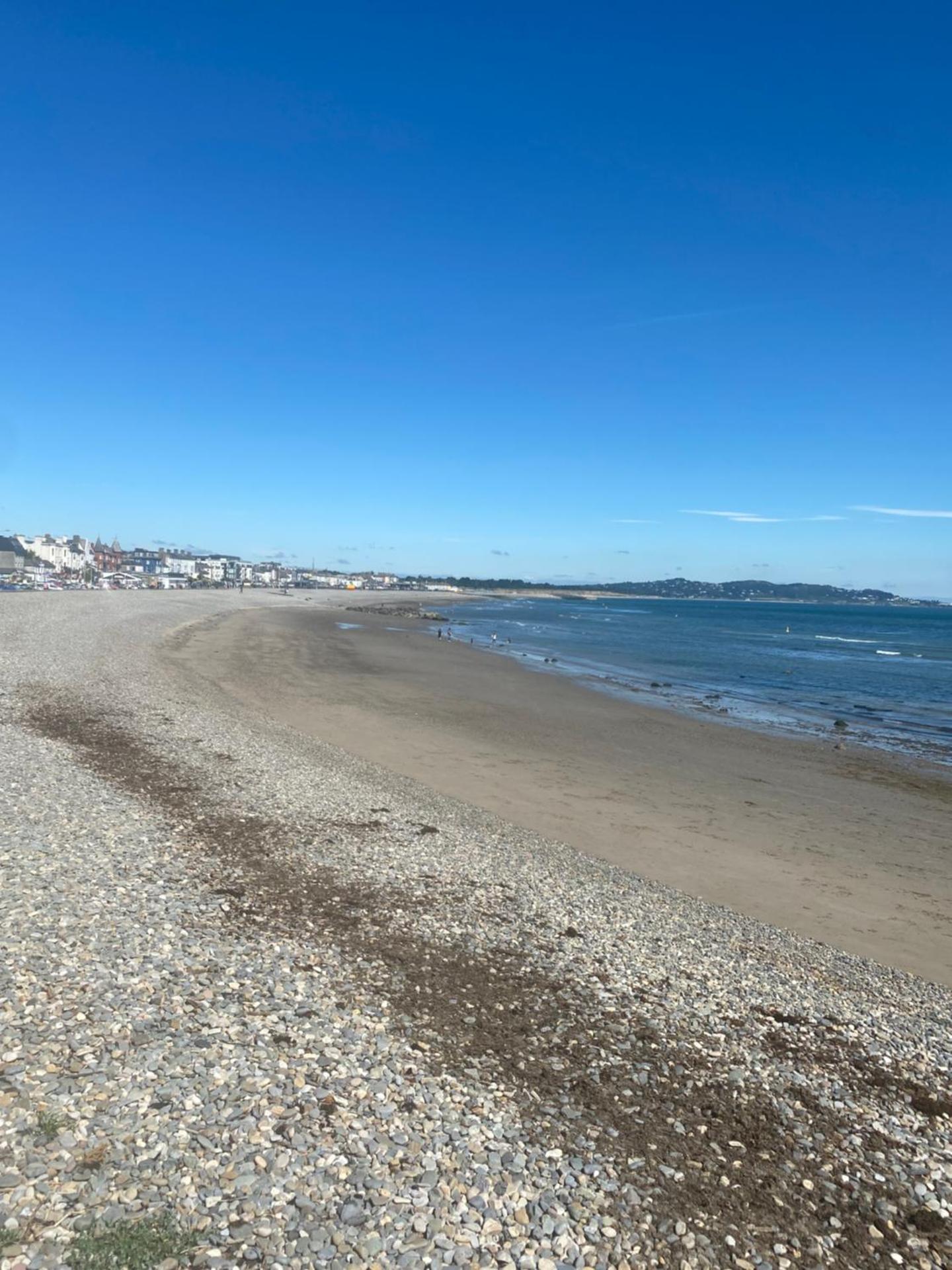 Hugo Mews Bright Studio Apartment