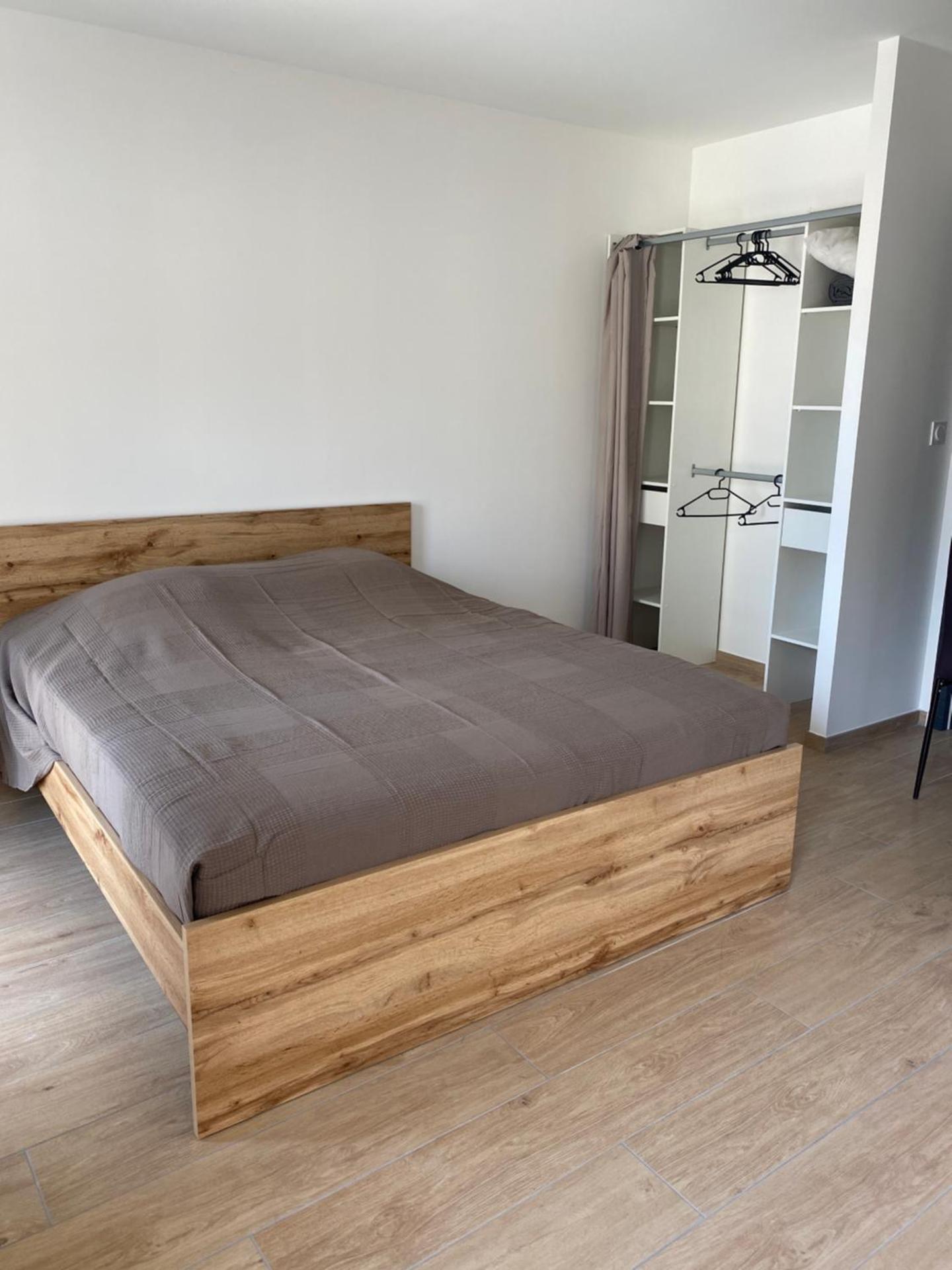 Appartements neufs avec garages dans maison de village