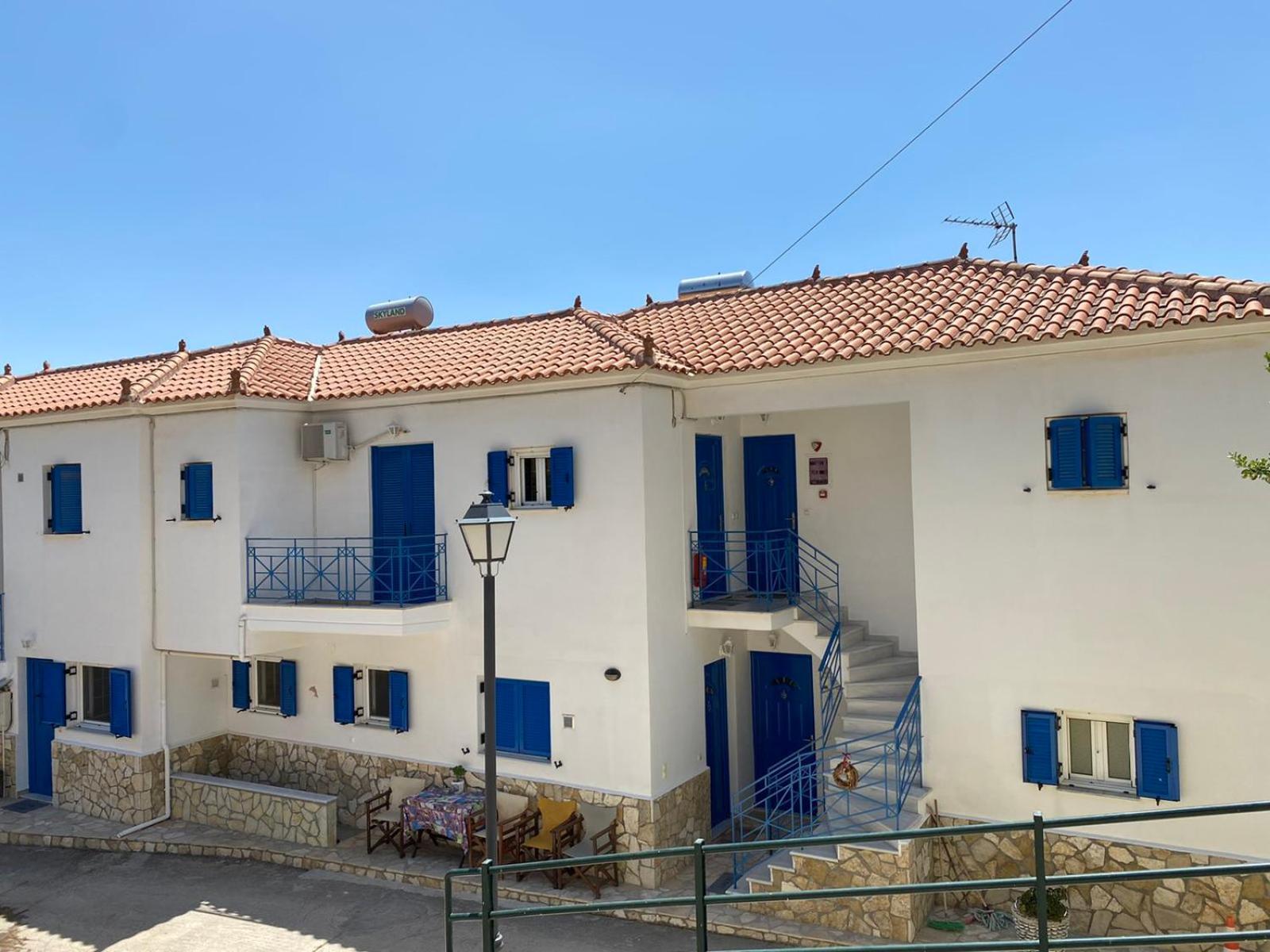 Matina Apartments Tyros