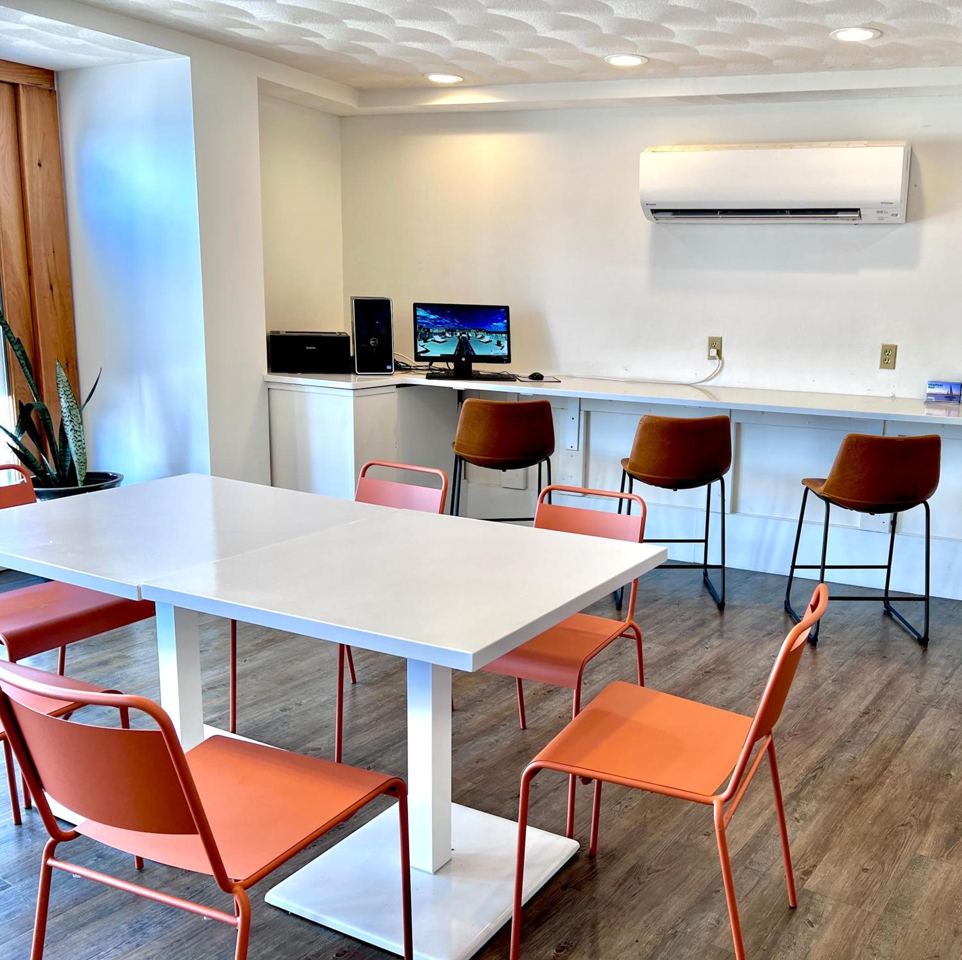 Communal lounge/ TV room