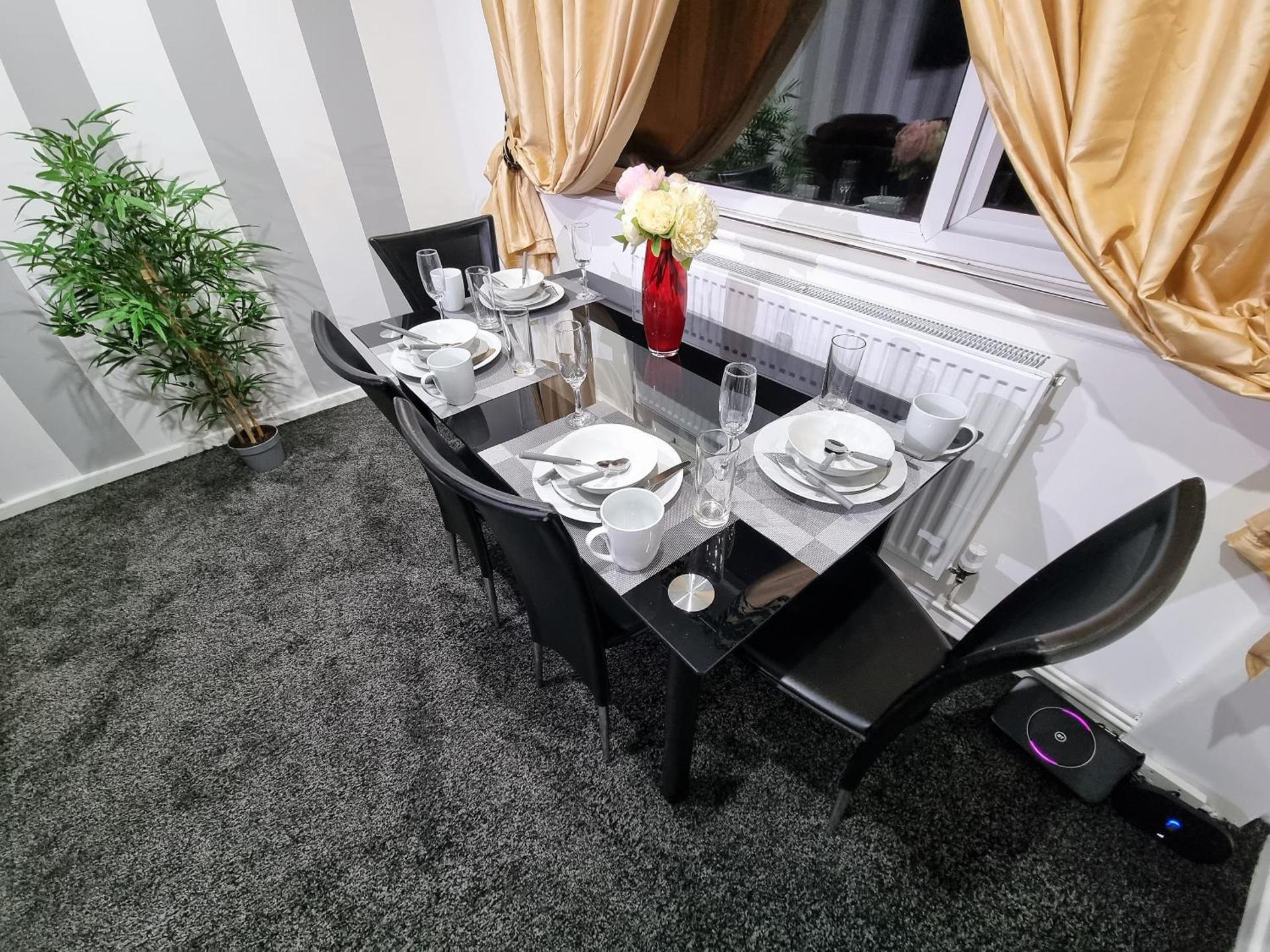 *10OR* Setup for your most relaxed & amazing stay + Free Parking + Free Fast WiFi *