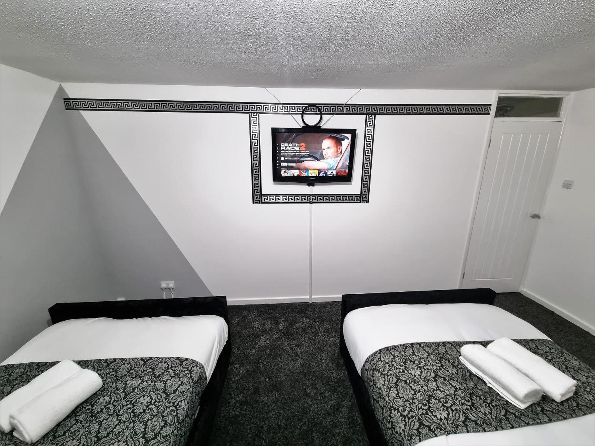 *10OR* Setup for your most relaxed & amazing stay + Free Parking + Free Fast WiFi *