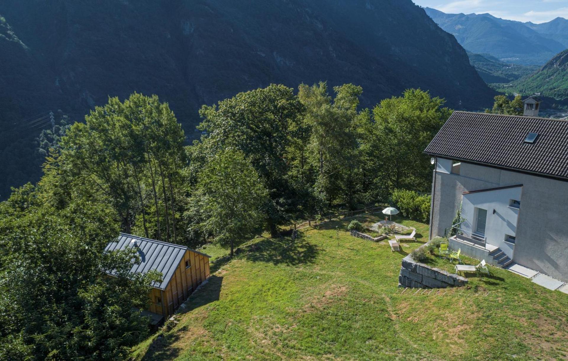 Maison 4 soleil. Casa design luce e natura