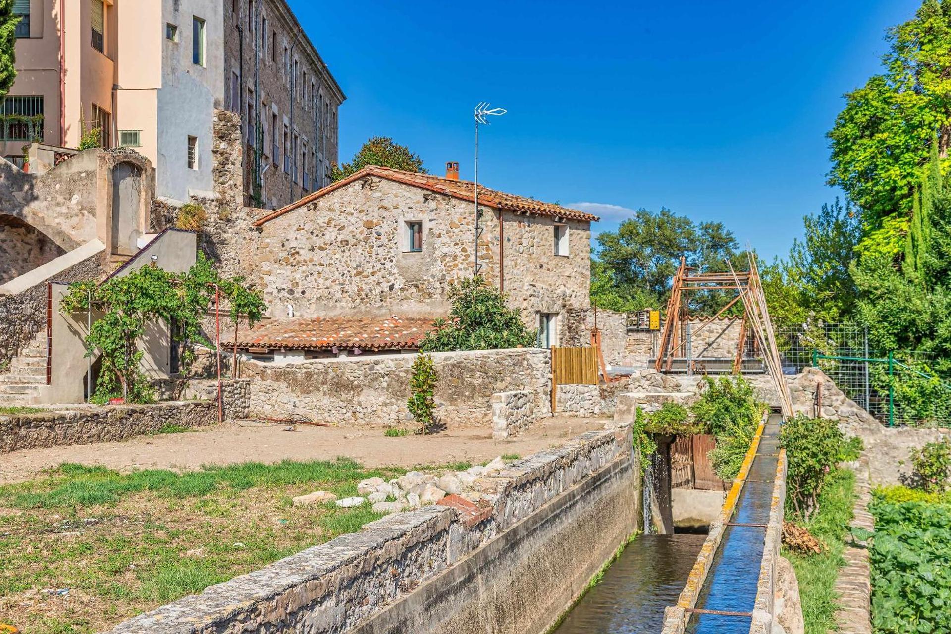 El Molino de Besalú Casa con jardín