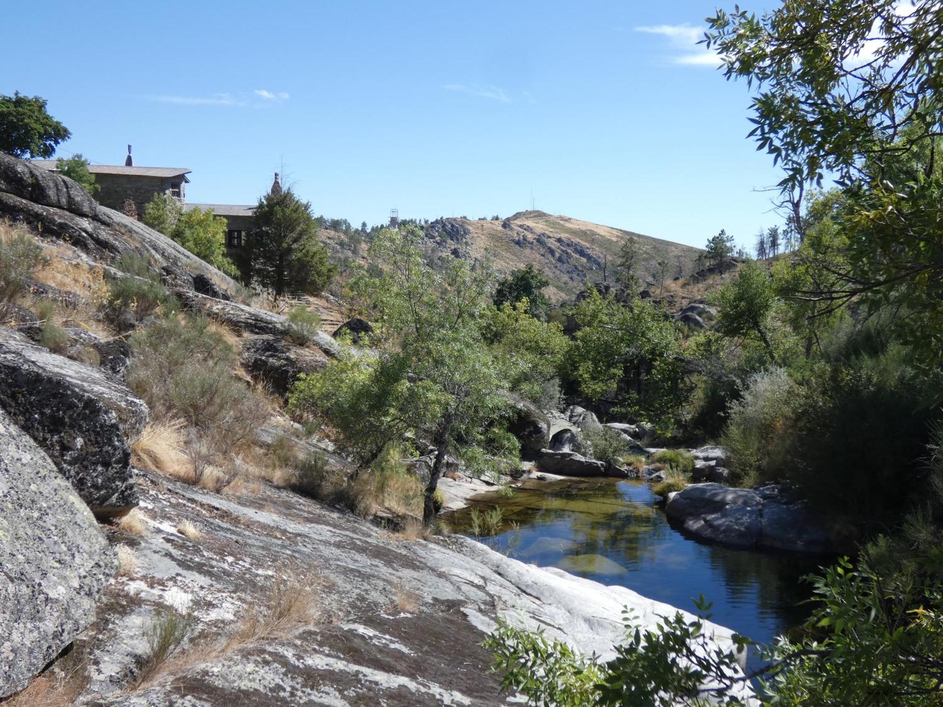 Salto do Lobo - Montain houses with private river
