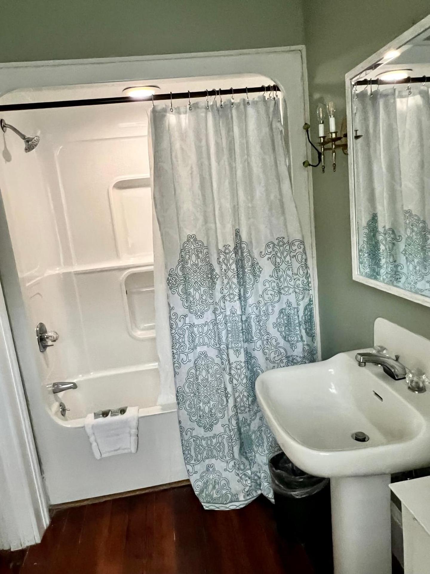 Standard King Room 10