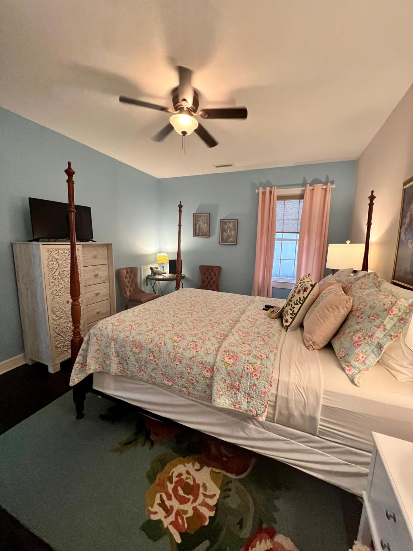 Carriage House Room 13