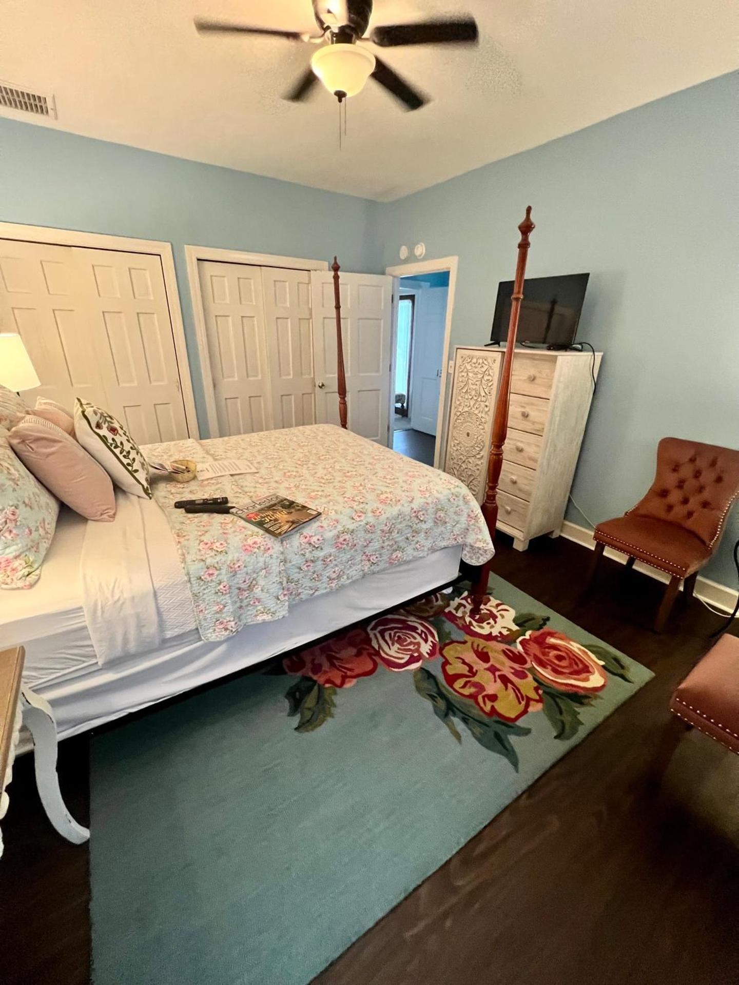 Carriage House Room 13