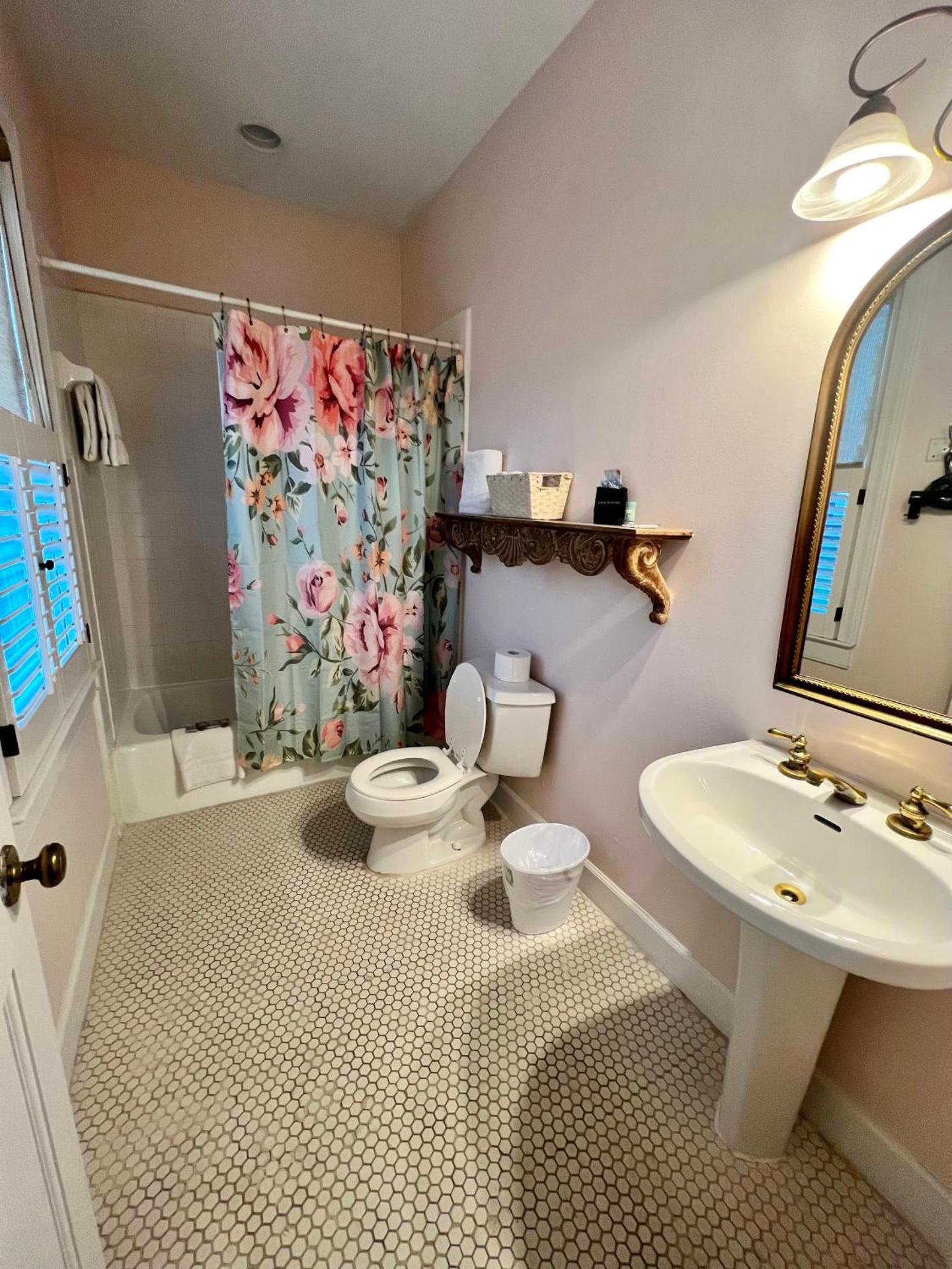 Carriage House Room 13