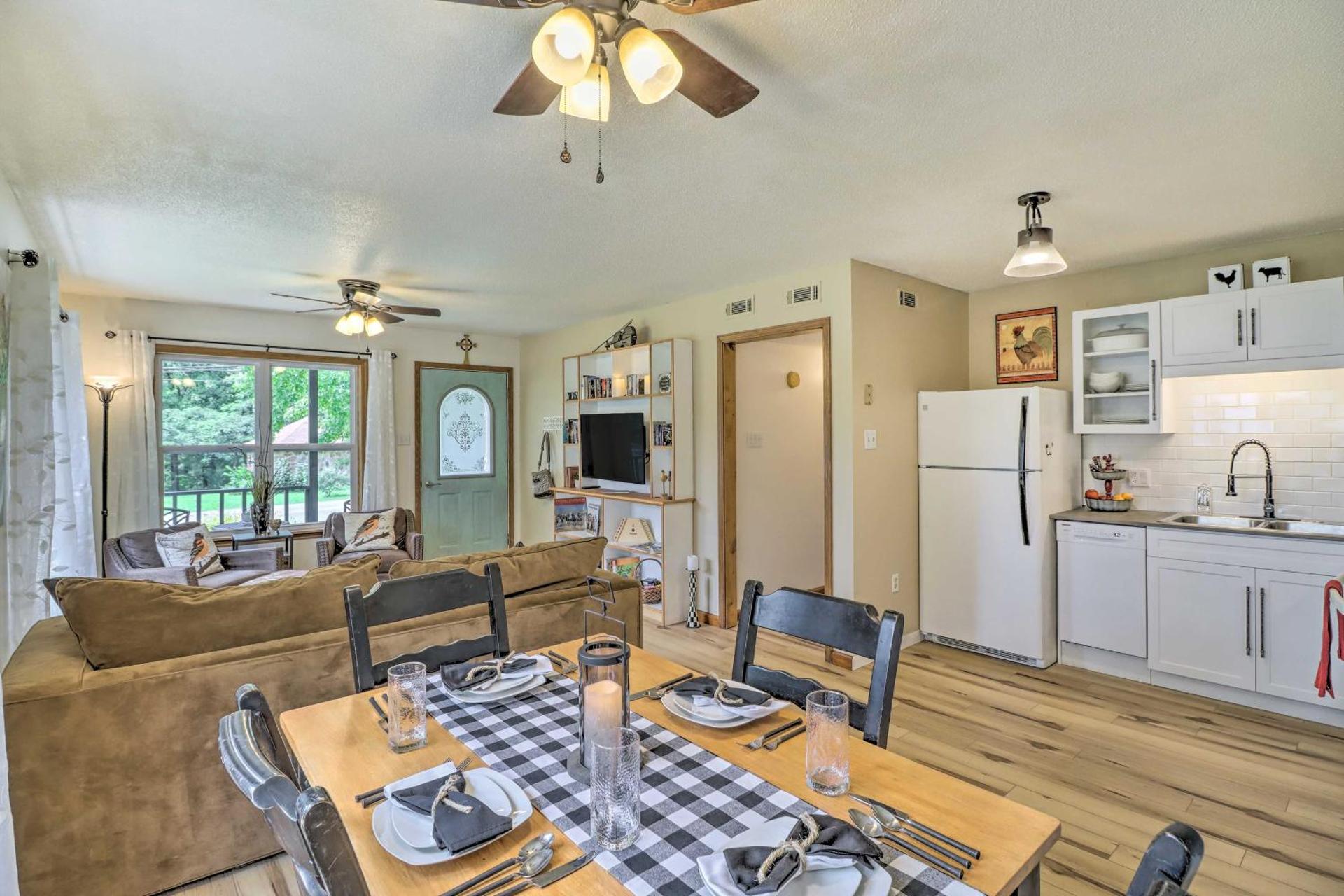 Mountain View Home Steps to Amphitheater Park