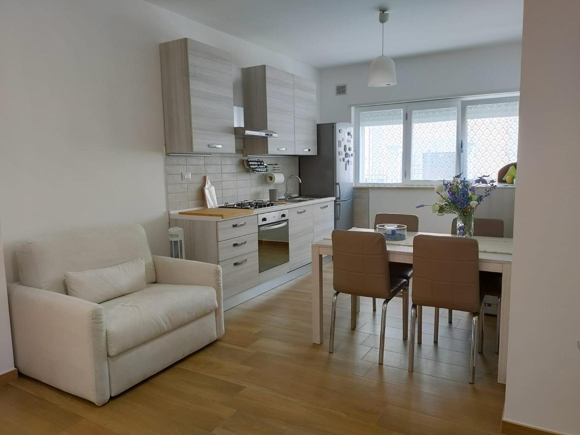 Villino Maria Pia, appartamento in villino in centro storico L'Aquila