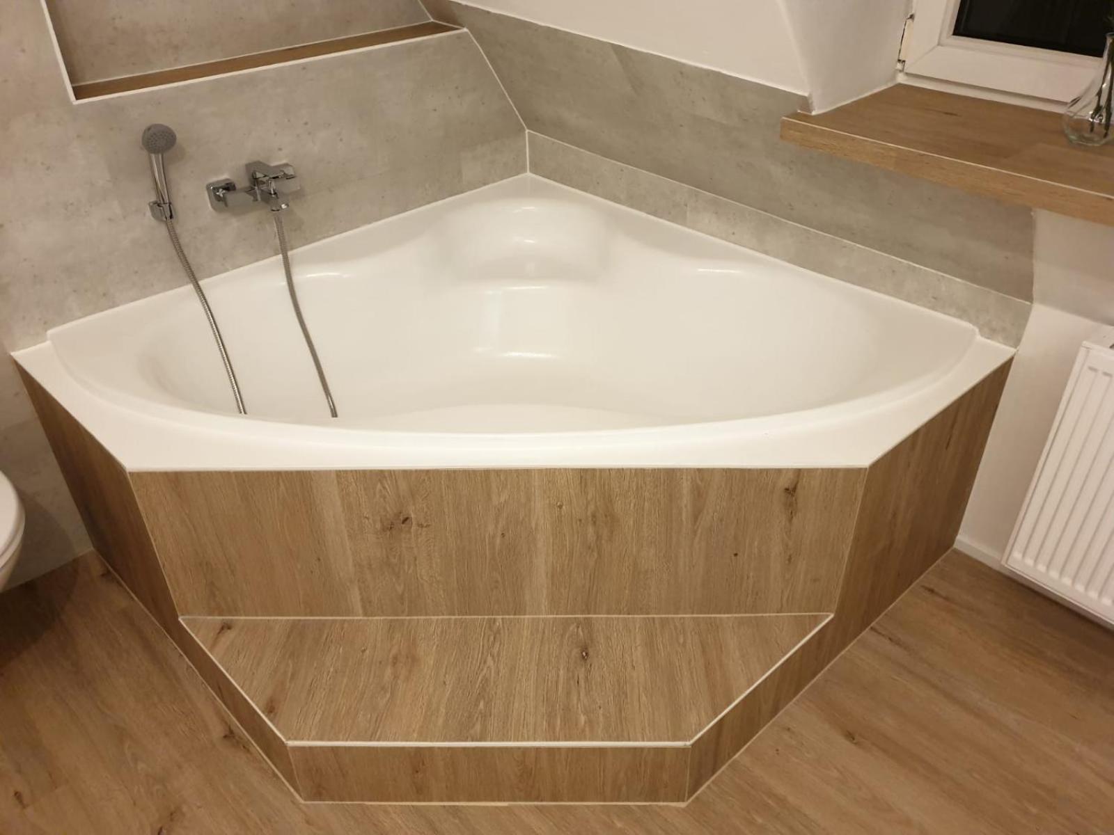 Gemütliche Dachwohnung mit kleiner oder großer Dachterrasse nebeneinander