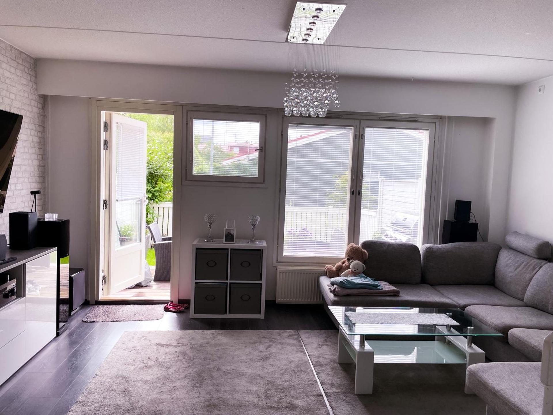 Communal lounge/ TV room