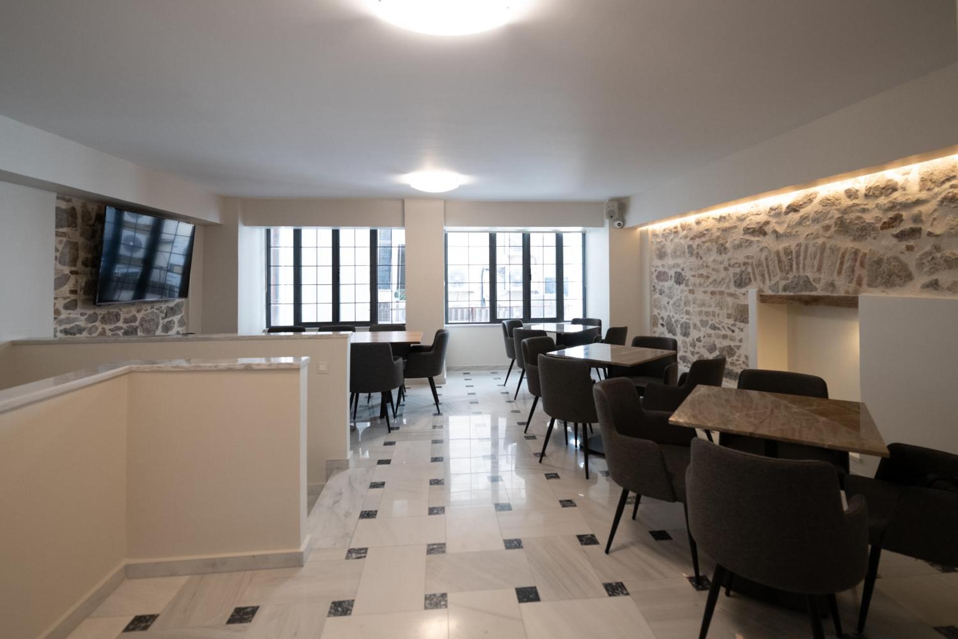 Communal lounge/ TV room