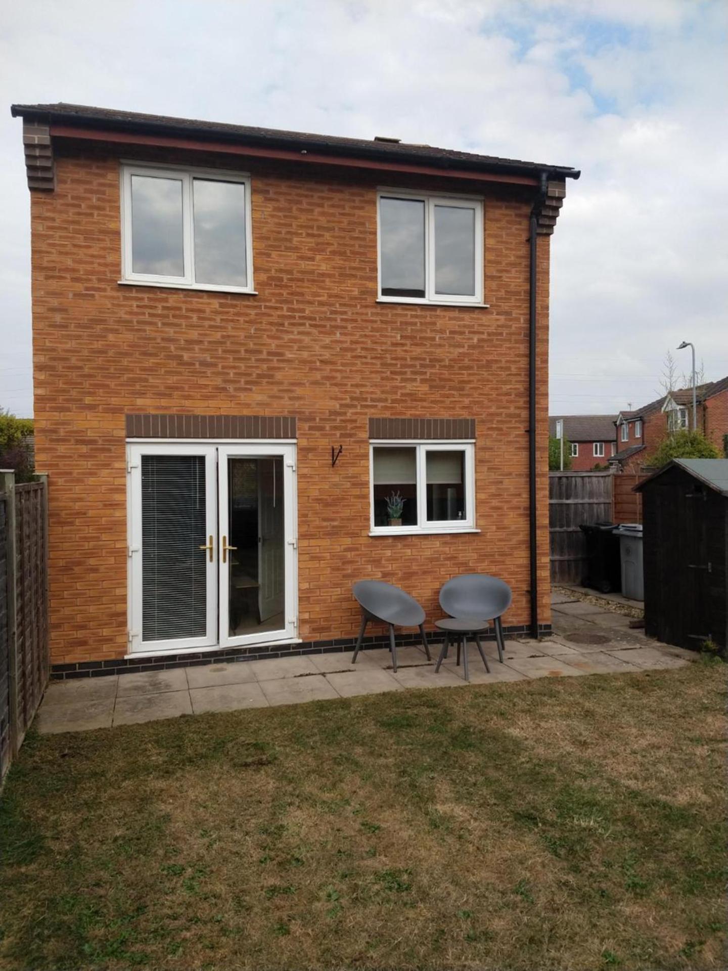 Sunningdale homely detached family,contractor 3 bed house with Parking