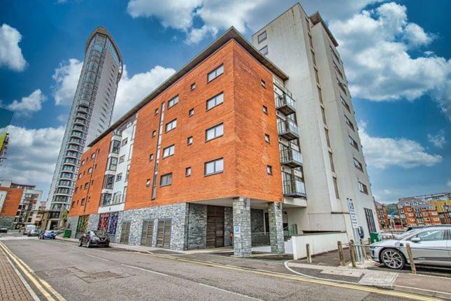 Artistic and luxurious APT with Sea view. Beach side