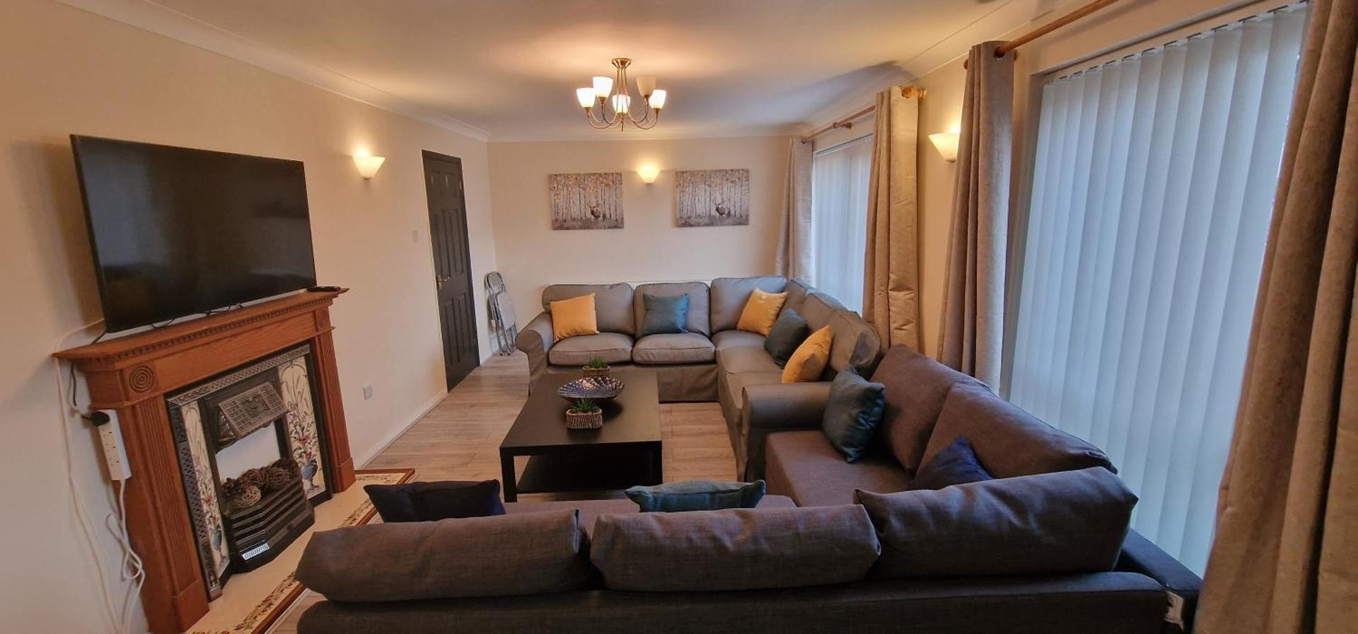 Communal lounge/ TV room